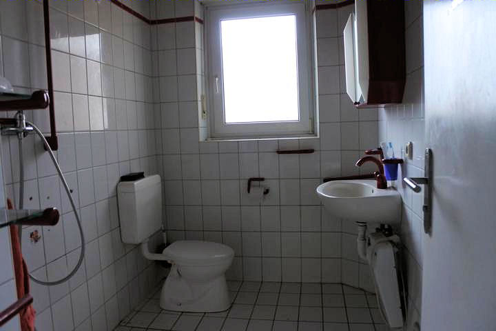 GWC mit Dusche, sehr einfach Einfamilienhaus K�ps