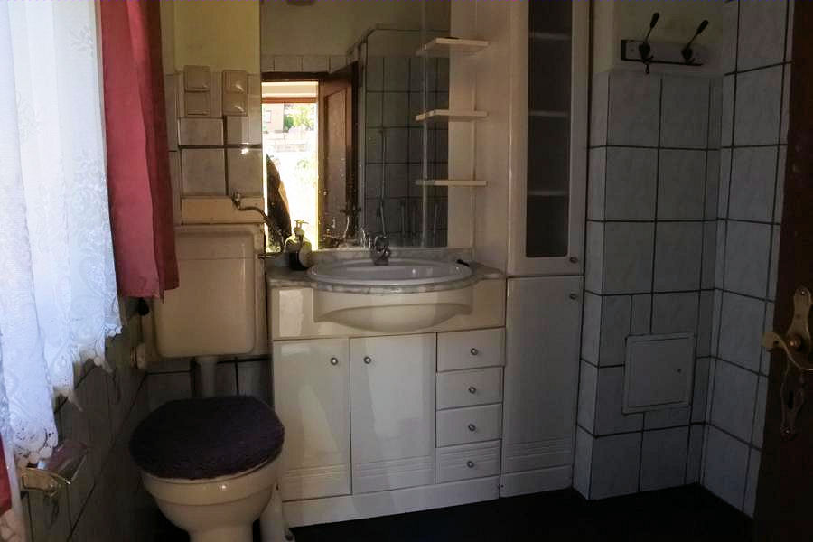 Bad mit Dusche EG Einfamilienhaus Kaltennordheim