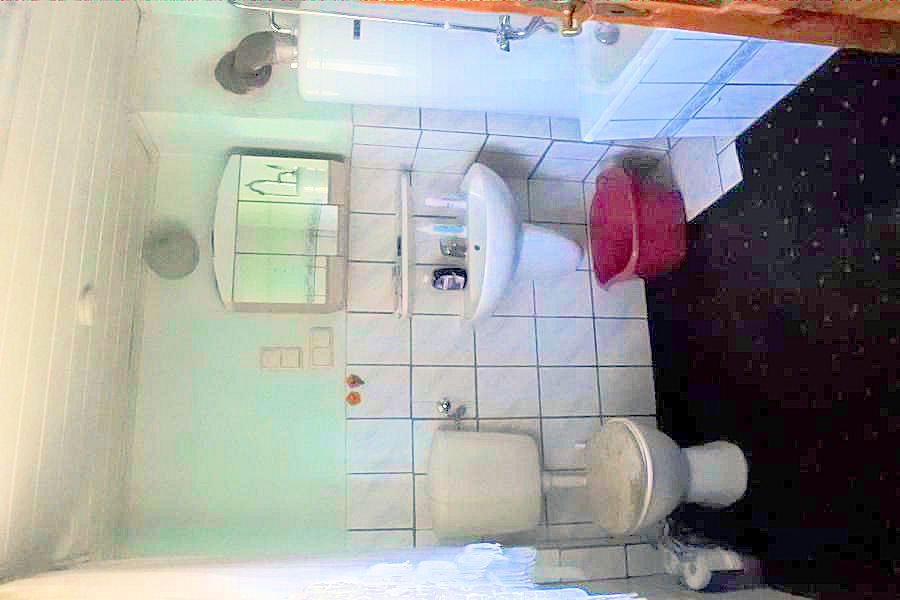 Bad mit Wanne OG Einfamilienhaus Kaltennordheim