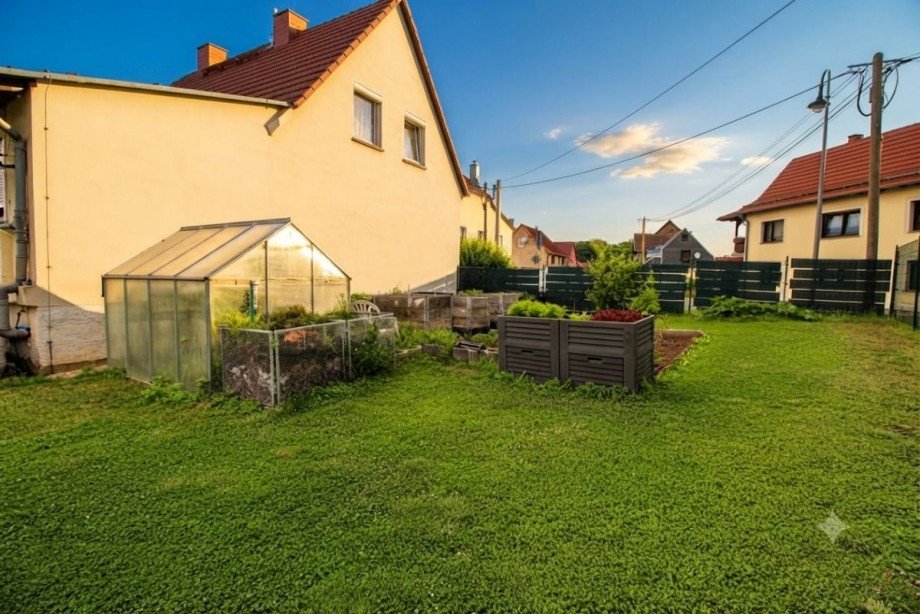 Gartenbereich mit Hochbeeten Einfamilienhaus Markvippach
