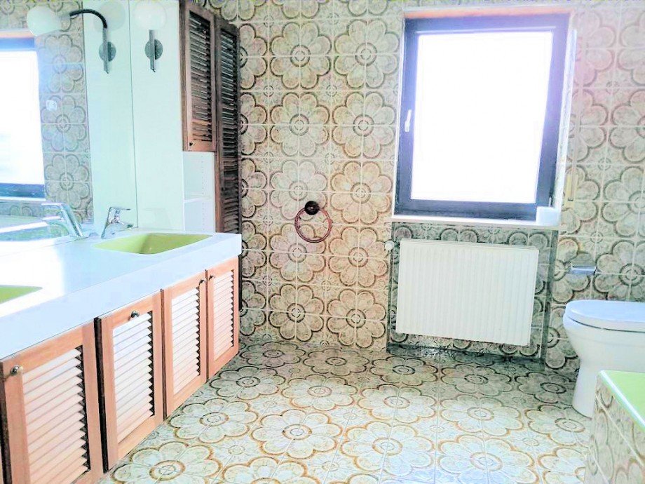 Bad mit Wanne, EG Bungalow Igensdorf
