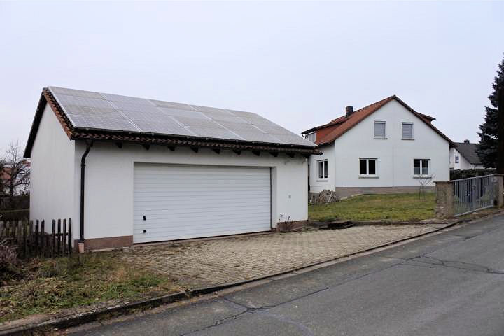 Haus mit Doppelgarage Photovoltaikanlage Einfamilienhaus K�ps