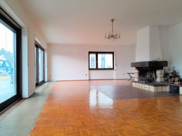 Wohn-E�bereich Igensdorf Bungalow !Bungalow-Villa mit 80iger Charme, ELW und herrlichem Garten...